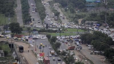 The diversion near Surajpur will remain implemented for around two to three months, said Noida’s deputy commissioner of police (traffic) Lakhan Singh Yadav. (Sunil Ghosh/HT Photo) The diversion near Surajpur will remain implemented for around two to three months, said Noida’s deputy commissioner of police (traffic) Lakhan Singh Yadav. (Sunil Ghosh/HT Photo)