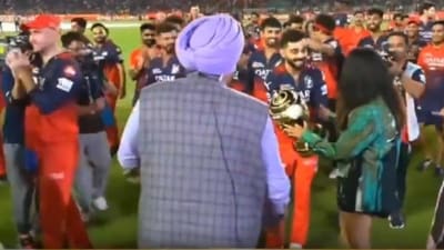 Virat Kohli's 'trophy' gesture left Mayanti Langer misty-eyed Virat Kohli's 'trophy' gesture left Mayanti Langer misty-eyed