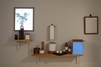 Artist Tahsin Akhtar has used projection mapping on everyday wood-carved mundane objects to shed light on the environmental ramifications of overconsumption.