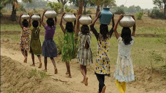 Children collect drinking water. (HT File Photo)