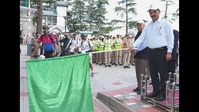 Chief minister Sukhvinder Singh Sukhu today flagged off a cycle run from Oak Over, Shimla with the aim of eliminating plastic pollution on the occasion of World Environment Day. (HT Photo)