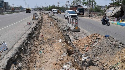 In January 2024, the NHAI had announced a contract for replacing the damaged drainage system. However, even after more than a year, the work still remains incomplete. (Manish/HT)