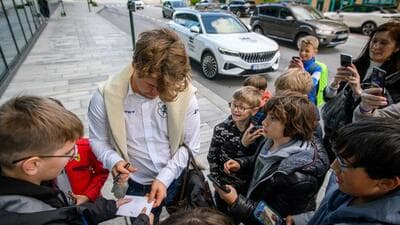 Magnus Carlsen signs autographs for children in Stavanger, Norway on the sidelines of the Norway Chess Tournament. (Norway Chess) Magnus Carlsen signs autographs for children in Stavanger, Norway on the sidelines of the Norway Chess Tournament. (Norway Chess)