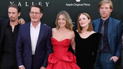 NEW YORK, NEW YORK - JUNE 04: Edmund Donovan, Kyle MacLachlan, Sydney Sweeney, Julianne Moore and Domhnall Gleeson attend the "Echo Valley" New York Premiere at AMC Lincoln Square 13 on June 04, 2025 in New York City. Theo Wargo/Getty Images/AFP (Photo by Theo Wargo / GETTY IMAGES NORTH AMERICA / Getty Images via AFP) (Getty Images via AFP) NEW YORK, NEW YORK - JUNE 04: Edmund Donovan, Kyle MacLachlan, Sydney Sweeney, Julianne Moore and Domhnall Gleeson attend the "Echo Valley" New York Premiere at AMC Lincoln Square 13 on June 04, 2025 in New York City. Theo Wargo/Getty Images/AFP (Photo by Theo Wargo / GETTY IMAGES NORTH AMERICA / Getty Images via AFP) (Getty Images via AFP)