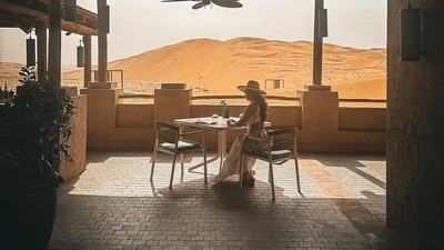 Samantha, however, seemed busy kicking her feet up and soaking in all the ‘magic’ of the place to pay any heed. Samantha, however, seemed busy kicking her feet up and soaking in all the ‘magic’ of the place to pay any heed.