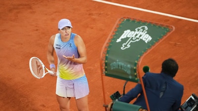 Poland's Iga Swiatek speaks to the chair umpire. (AP) Poland's Iga Swiatek speaks to the chair umpire. (AP)