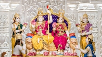 The merchant's donation to Ayodhya Ram Temple includes 11 crowns and a golden bow and arrow. (X/@MVashisth009) The merchant's donation to Ayodhya Ram Temple includes 11 crowns and a golden bow and arrow. (X/@MVashisth009)