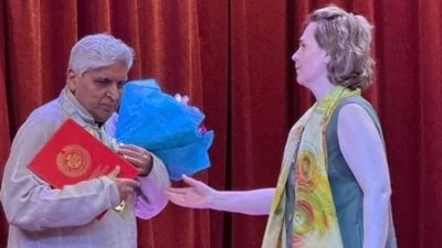 Javed Akhtar presented the award by the Russian House. Javed Akhtar presented the award by the Russian House.