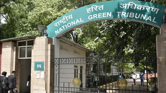 Delhi Jal Board (DJB) has told the National Green Tribunal (NGT) that it will fix the issue of sewage water entering the drinking water supply in Janakpuri. (HT Photos)