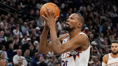 Phoenix Suns forward Kevin Durant (35) shoots against the Minnesota Timberwolves in the third quarter at Target Center (IMAGN IMAGES via Reuters Connect)