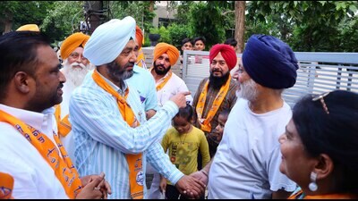 Parupkar Singh Ghumman meeting local residents during election campaign in Ludhiana on Saturday. (HT Photo)