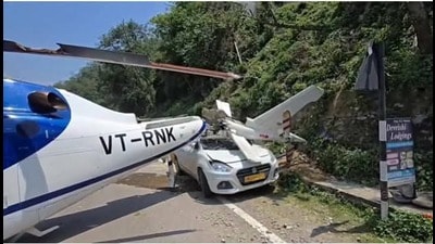 The private helicopter crash-landed on the Guptkashi–Gaurikund highway near Barasu in Uttarakhand’s Rudraprayag district on Saturday afternoon. (Sourced/HT) The private helicopter crash-landed on the Guptkashi–Gaurikund highway near Barasu in Uttarakhand’s Rudraprayag district on Saturday afternoon. (Sourced/HT)
