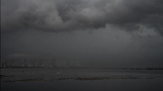 The Santacruz weather station recorded only 0.5 mm of rain between 8:30am and 5pm on Saturday. (Raju Shinde/HT Photo)