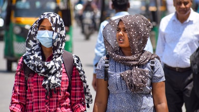 The heat began to settle in on Saturday itself in the national capital with the mercury inching close to 40 degrees Celsius (°C). (File) (PTI) The heat began to settle in on Saturday itself in the national capital with the mercury inching close to 40 degrees Celsius (°C). (File) (PTI)