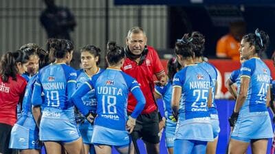 India women’s hockey head coach Harendra Singh with the players. (Hockey India) India women’s hockey head coach Harendra Singh with the players. (Hockey India)