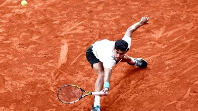 In the fourth set (7-6), Alcaraz completed his comeback, winning the tie-breaker. (AFP) In the fourth set (7-6), Alcaraz completed his comeback, winning the tie-breaker. (AFP)