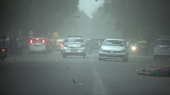 Dust-laden winds are expected to persist through the day in Delhi on Monday. (Hindustan Times)