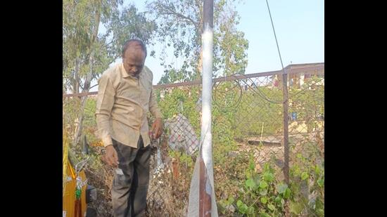 PMC has started applying GRP coating on poles in areas like Sinhagad Road, Janta Vasahat, Ekta Nagar, Ahmednagar Road, and along the Palkhi route. (HT PHOTO)