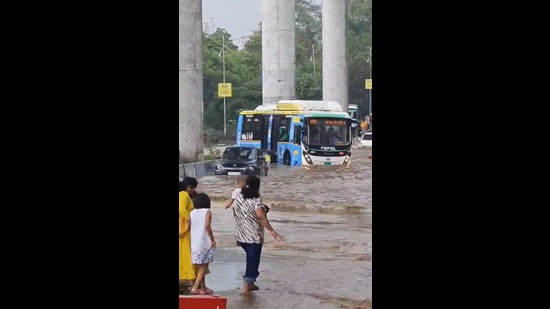 The Rajiv Gandhi Infotech Park in Hinjewadi, which houses over 400 IT firms and supports nearly a million jobs directly and indirectly, remains vulnerable year after year despite repeated warnings from civic groups and citizens. (VIDEO GRAB)