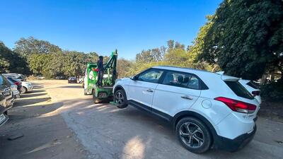 A Gurugram traffic police crane tows away a car for wrong-side parking in the Civil Lines area earlier this week. (HT Photo) A Gurugram traffic police crane tows away a car for wrong-side parking in the Civil Lines area earlier this week. (HT Photo)