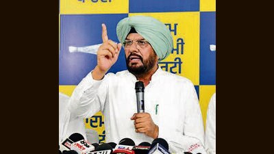 AAP cabinet minister Kuldeep Singh Dhaliwal addressing press conference in Ludhiana on Monday. (HT Photo)