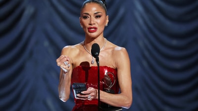 Nicole Scherzinger accepts Best Performance by an Actress in a Leading Role in a Musical award for "Sunset Blvd." at the 78th Annual Tony Awards in New York City, U.S., June 8, 2025. REUTERS/Brendan Mcdermid     TPX IMAGES OF THE DAY (REUTERS)