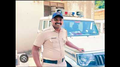 After his basic police training, Chalwadi was posted to the cyber police cell, where he picked up the technical skills crucial to tracking stolen phones. (HT) After his basic police training, Chalwadi was posted to the cyber police cell, where he picked up the technical skills crucial to tracking stolen phones. (HT)