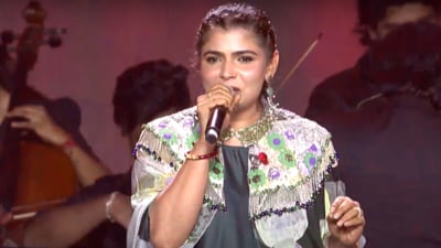 Chinmayi sang Muththa Mazhai at the pre-release event of Thug Life. Chinmayi sang Muththa Mazhai at the pre-release event of Thug Life.