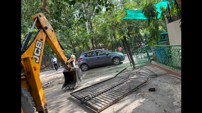 DTCP workers demolishing gates installed without permission from the authorities in South City 1, in Gurugram. (HT PHOTO)