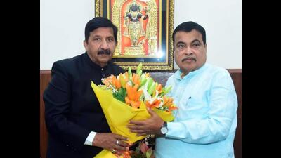 Himachal Pradesh deputy chief minister Mukesh Agnihotri meets Union minister for road transport and highways Nitin Gadkari at his residence in New Delhi on Monday. (ANI) Himachal Pradesh deputy chief minister Mukesh Agnihotri meets Union minister for road transport and highways Nitin Gadkari at his residence in New Delhi on Monday. (ANI)