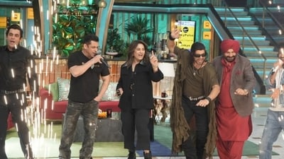 Navjot Singh Sidhu shared behind-the-scenes pictures with Salman Khan from the sets of The Great Indian Kapil Show season 3 on Netflix. Navjot Singh Sidhu shared behind-the-scenes pictures with Salman Khan from the sets of The Great Indian Kapil Show season 3 on Netflix.