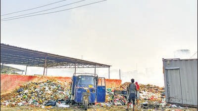 Smoke spread rapidly in the area as the fire erupted in the waste collection centre near Sohana gurdwara in Mohali on Monday afternoon. (HT Photo)