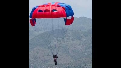 The participants underwent rigorous training sessions, including safety drills, physical endurance exercises and meticulous planning, culminating in parasailing flights. (HT Photo) The participants underwent rigorous training sessions, including safety drills, physical endurance exercises and meticulous planning, culminating in parasailing flights. (HT Photo)