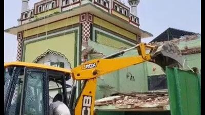 The said dargah was located in the middle of a road obstructing the expansion project. (Sourced)