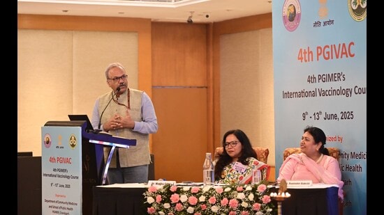Dr Rajeev Singh Raghuvanshi, drug controller general of India, addressing the gathering during the 4th PGIMER's International Vaccinology Course in Chandigarh on Monday. (Ravi Kumar/HT)