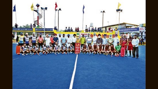 Jarkhar Hockey Academy won gold cup along with a cash prize of approximately ₹81,000. (HT Photo)