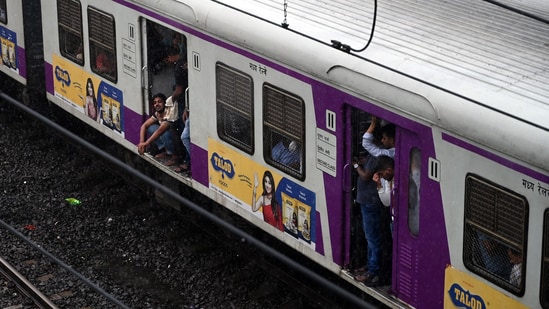 Officials suspect that the incident occurred due to a combination of overcrowding and the sharp curve near Mumbra. (Raju Shinde/Hindustan Times)