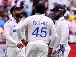 India's Virat Kohli (L) speaks with teammates Rohit Sharma (C) and Rishabh Pant (R)