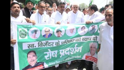 Members of INLD hold protest against ‘police inaction’ in Panipat farmer’s death in land dispute in Panipat on Tuesday. (HT Photo)