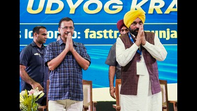 Punjab Chief Minister Bhagwant Mann and AAP national convener Arvind Kejriwal during the launch of 'Fast Track Punjab' portal, in Mohali. (PTI) Punjab Chief Minister Bhagwant Mann and AAP national convener Arvind Kejriwal during the launch of 'Fast Track Punjab' portal, in Mohali. (PTI)