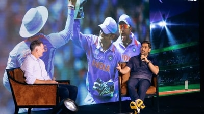 MS Dhoni talks to Mike Hussey during an event (ICC) MS Dhoni talks to Mike Hussey during an event (ICC)