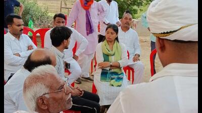 Sirathu MLA Pallavi Patel meeting family members of Siddharth Tiwari in Kaushambi on Tuesday. (HT Photo) Sirathu MLA Pallavi Patel meeting family members of Siddharth Tiwari in Kaushambi on Tuesday. (HT Photo)