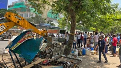 Two major stretches were targeted: from MG Road Metro station to Heritage City condominium, and from IFFCO Chowk to Beverly Park (HT Photo) Two major stretches were targeted: from MG Road Metro station to Heritage City condominium, and from IFFCO Chowk to Beverly Park (HT Photo)