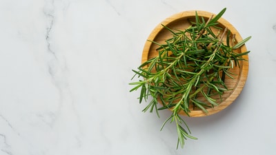 The benefits of rosemary transcend the culinary charm. (Freepik) The benefits of rosemary transcend the culinary charm. (Freepik)