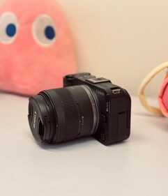 Canon EOS R50 V comes with the RF-S14-30mm f/4-6.3 IS STM PZ kit lens. (Shaurya Sharma - HT) Canon EOS R50 V comes with the RF-S14-30mm f/4-6.3 IS STM PZ kit lens. (Shaurya Sharma - HT)