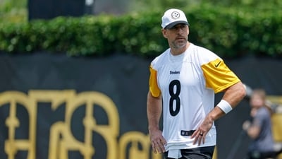 Quarterback Aaron Rodgers #8 of the Pittsburgh Steelers participates during mandatory minicamp (Getty Images via AFP) Quarterback Aaron Rodgers #8 of the Pittsburgh Steelers participates during mandatory minicamp (Getty Images via AFP)