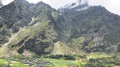 Heat wave to severe heat wave conditions will continue across the western Himalayan region until June 13, IMD said (Shutterstock) Heat wave to severe heat wave conditions will continue across the western Himalayan region until June 13, IMD said (Shutterstock)