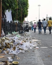 Plastic waste discarded on a street in Lucknow’s Hazratganj on Tuesday (Mushtaq Ali/HT)