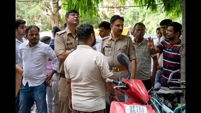 Police identified the deceased as Ompal Bhati, originally from Sikandarabad who resided in Sector 94 and was engaged in foreign exchange trading with an office in Sector 18. (Sunil Ghosh/HT Photo) Police identified the deceased as Ompal Bhati, originally from Sikandarabad who resided in Sector 94 and was engaged in foreign exchange trading with an office in Sector 18. (Sunil Ghosh/HT Photo)