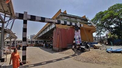 Thane, India - June -11, 2025: the bridge on the Railway at Diva west side is incomplete at diva ,in Thane,in Mumbai, India, on, Wednesday, June -11, 2025. ( Praful Gangurde /HT Photo ) (Praful Gangurde)